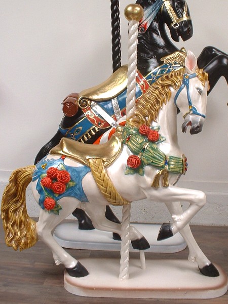 Le Monde du Mobilier Boutique -Le Monde du Mobilier Boutique cheval carrousel cheval de manege taille reelle en resine et fibre de verre statue theme cirque fete foraine